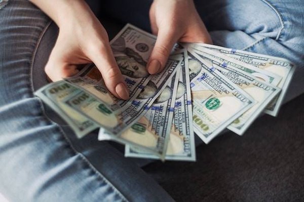 Quel est le salaire moyen d'un employé d'une agence immobilière ? Tout ce que vous devez savoir